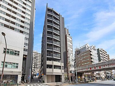 外観:写真中央グレイッシュのカラー、角地側は質感の違うタイルの外観 外観:写真中央グレイッシュのカラー、角地側は質感の違うタイルの外観