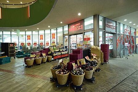 成城石井 東京ドームラクーア店 260m