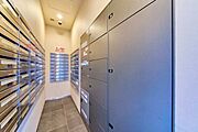 右側：宅配BOX