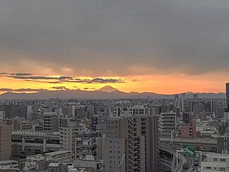 富士山を望む、バルコニーから（ズームあり）