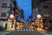  月島仲通商店街 930m