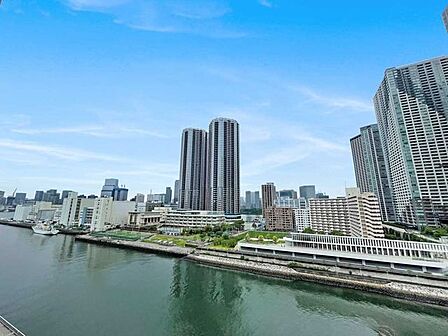 北西向き住戸で運河が見えます