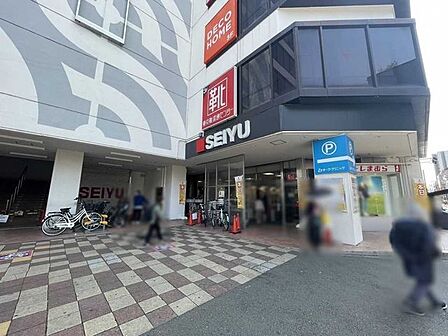 西友久米川店 240m