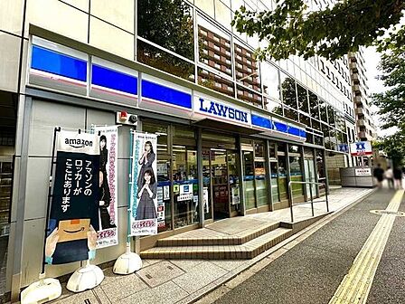 ローソン 西早稲田駅前店 650m