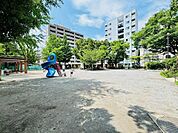 甘泉園公園 450m