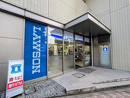 ローソン 本郷一丁目春日通店 50m