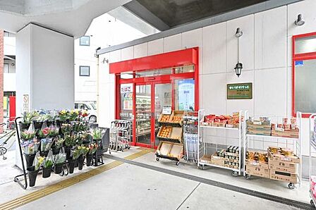 まいばすけっと西日暮里駅東店 70m