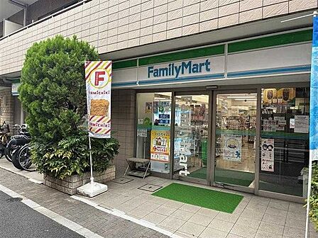 ファミリーマート　東五反田郵便局東店 230m