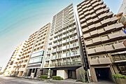 「白金高輪」駅 徒歩5分の立地(写真中央)