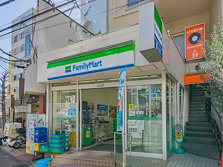ファミリーマート白山五丁目店 260m