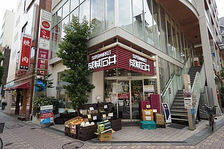 成城石井 麻布十番店 360m