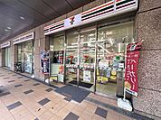 セブンイレブン港区三田1丁目店 80m