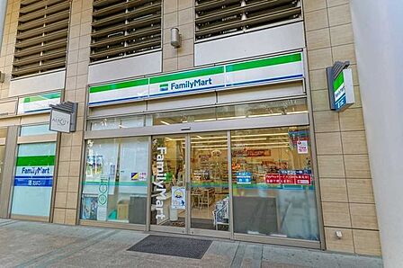 ファミリーマート港区白金プラザ店 220m