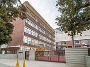 区立麹町中学校 360m