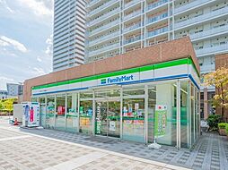 ファミリーマート品川シーサイド駅前店 230m