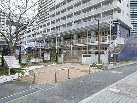 港区立港南保育園 90m