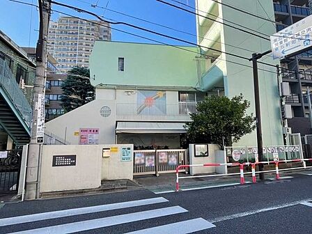 東五軒町保育園 230m