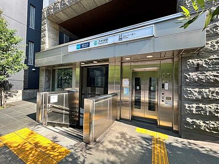 東京メトロ千代田線「乃木坂」駅 360m