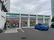 ファミリーマート　港南四丁目店 400m