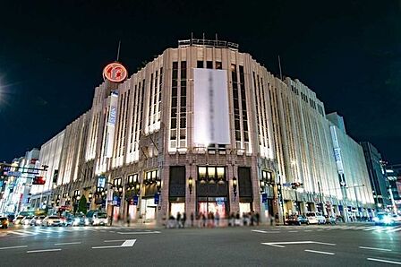 伊勢丹 新宿 900m
