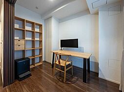 スライド式ドアを採用しLDと一体として使用いただけます