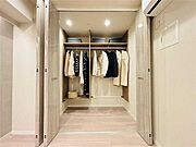 約7.7帖の洋室収納です