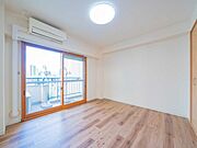 朝日が差し込む東向きのお部屋です