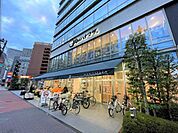 肉のハナマサ 芝浦店 650m