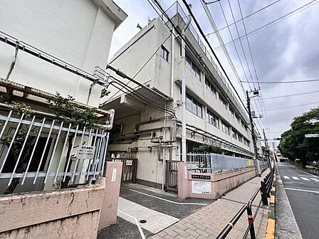 品川区立戸越小学校 180m