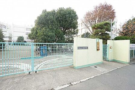 大田区立六郷中学校 620m