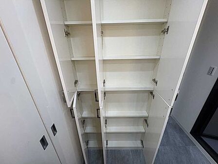 洗面室の収納でございます