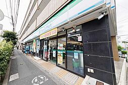 ファミリーマート 新代田駅前店 99m