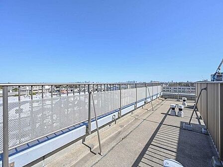 東京スカイツリーや東京タワーを臨むことができます。(天候による）