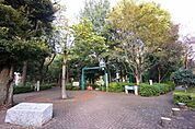 蚕糸の森公園 150m