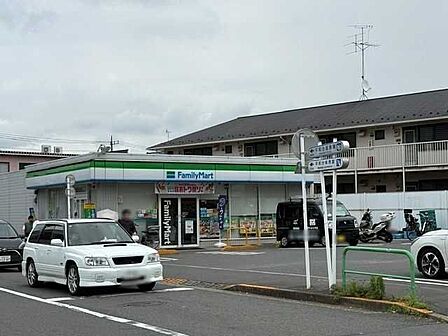 ファミリーマート練馬平和台店 800m
