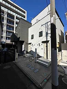 外観:奥中央の建物 外観:奥中央の建物
