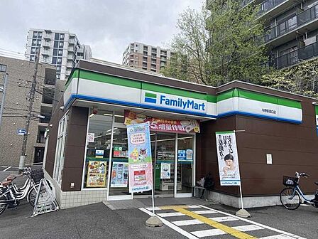 ファミリーマート与野駅西口店 180m