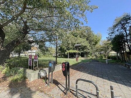 吉祥寺の杜宮本小路公園 130m