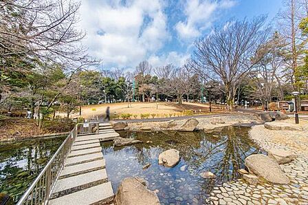 杉並区立蚕糸の森公園 600m