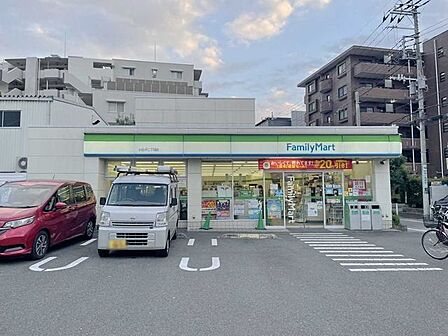 ファミリーマート　小豆沢二丁目店 400m