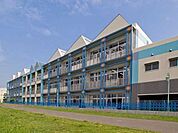  川口市立南中学校 370m