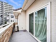 日当たりがよく、洗濯物干しもございます。