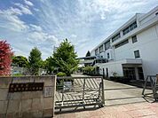 三鷹市立第一中学校 210m