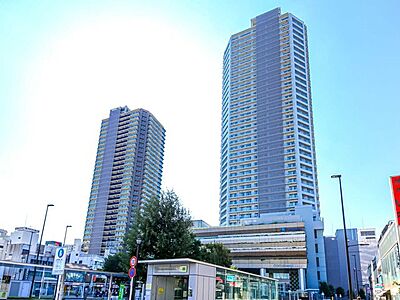 外観:右:ウエスト棟 外観:右:ウエスト棟