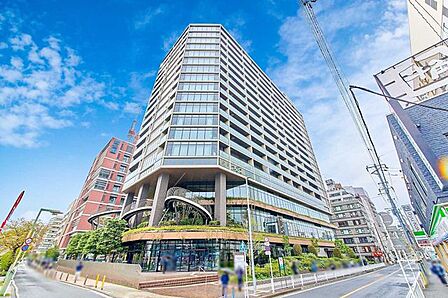 1~3階はタカシマヤローズホールなど商業・業務フロア
