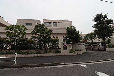 仏向小学校 110m