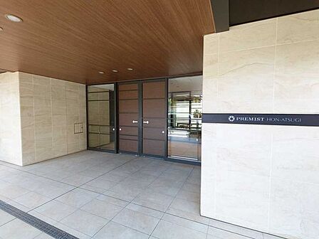 エントランス前
