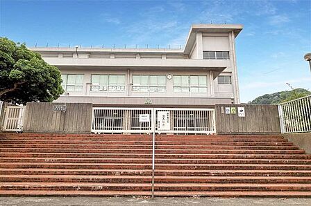 横須賀市立神明中学校 1900m