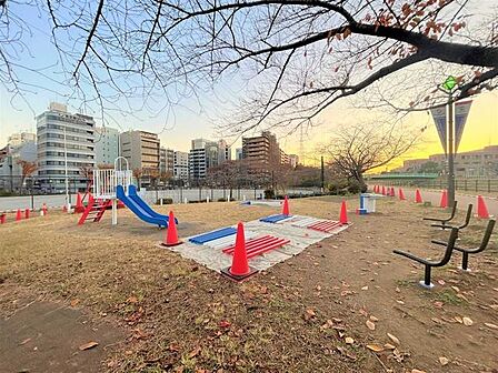 新横浜駅前公園 10m
