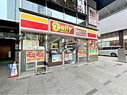 デイリーヤマザキ新横浜駅前店 350m